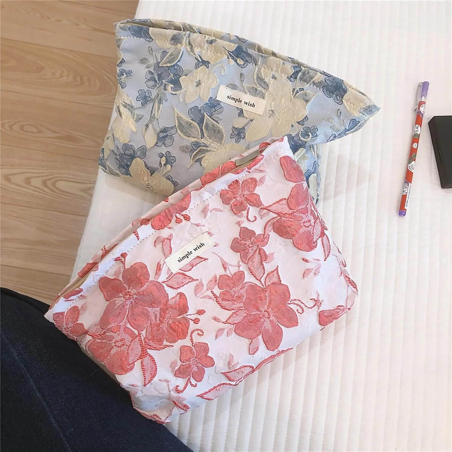 Floral Makeup Bag,Stylish Cosmetic Bags for Women and Girls, Beauty Zipper Pouches for Travel Versatile (red)