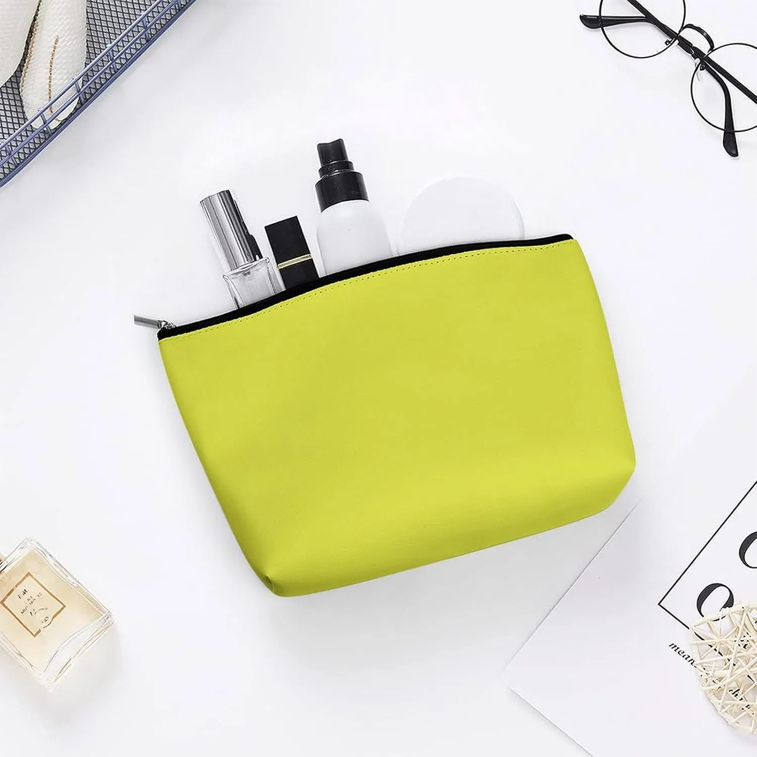 Makeup Bag for Women, Adorable Roomy Zipper Pouch Portable Organizer Cosmetic Bag Travel Storage Accessories (Banana Yellow)