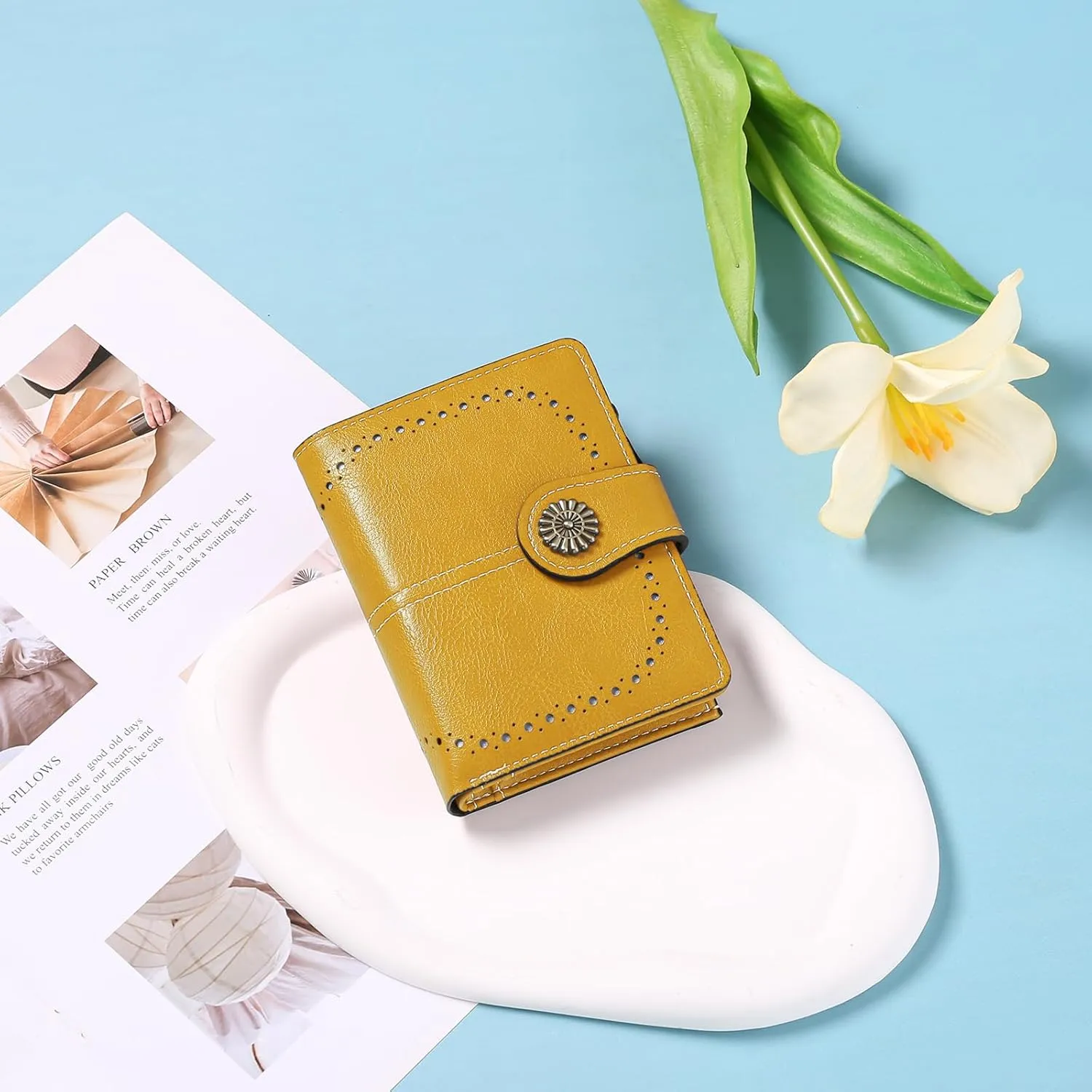 Small Women Wallet Leather RFID Blocking Card Holder Bifold Compact Wallets with ID Window and Zipper Coin Pocket