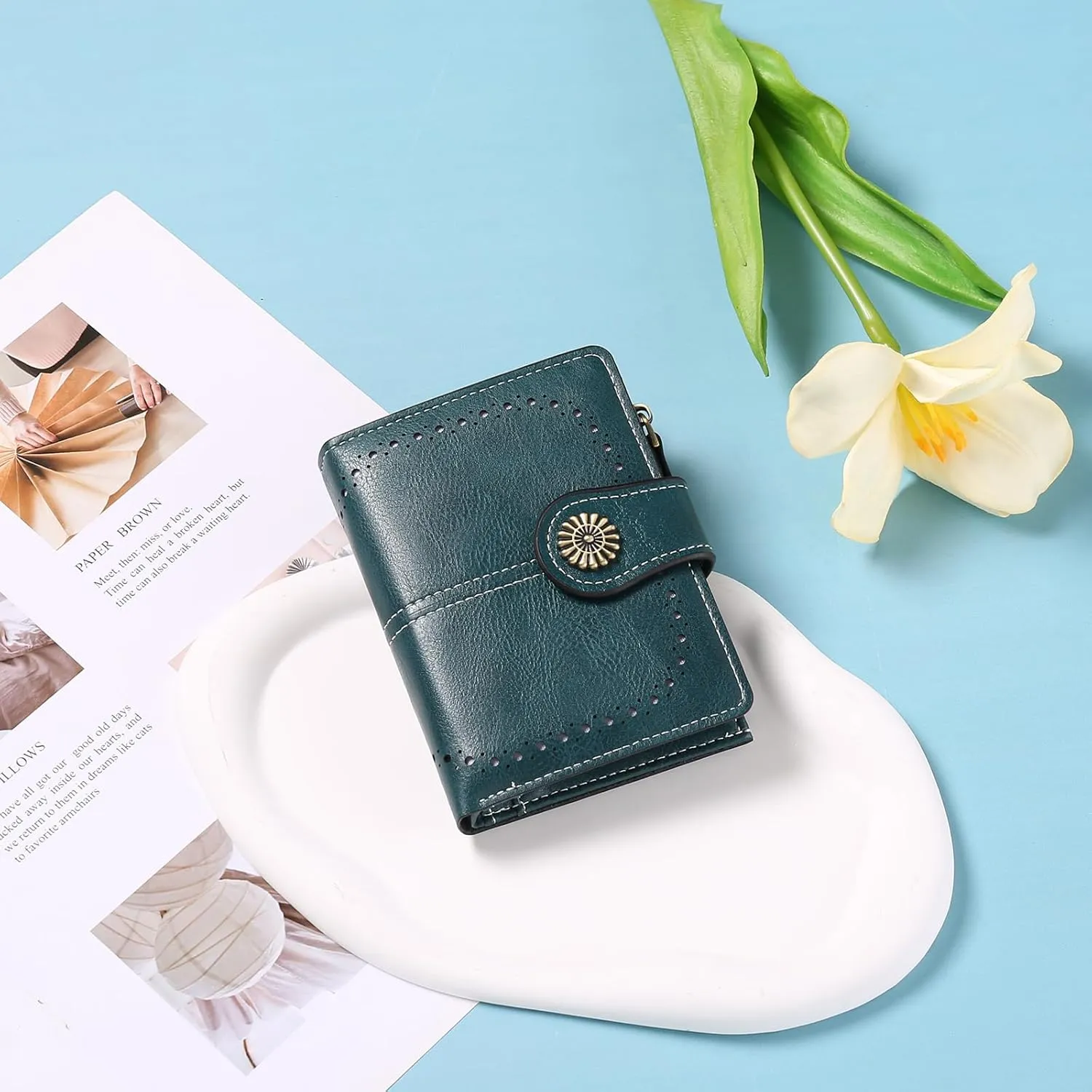 Small Women Wallet Leather RFID Blocking Card Holder Bifold Compact Wallets with ID Window and Zipper Coin Pocket