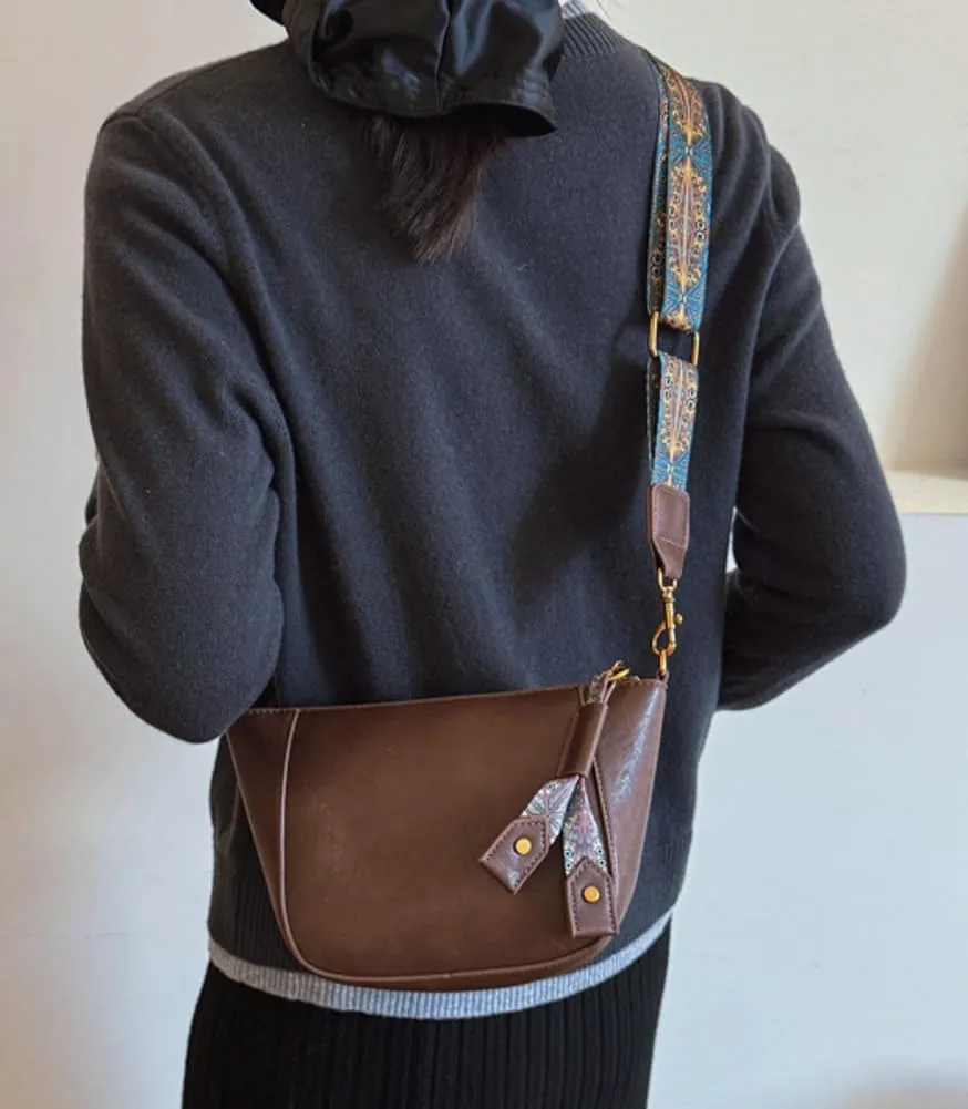 Trendy Shoulder Bag For Women Vegan Leather Saddle Handbag Womens Versatile Satchel Work Purse Travel Crossbody Bags 2025